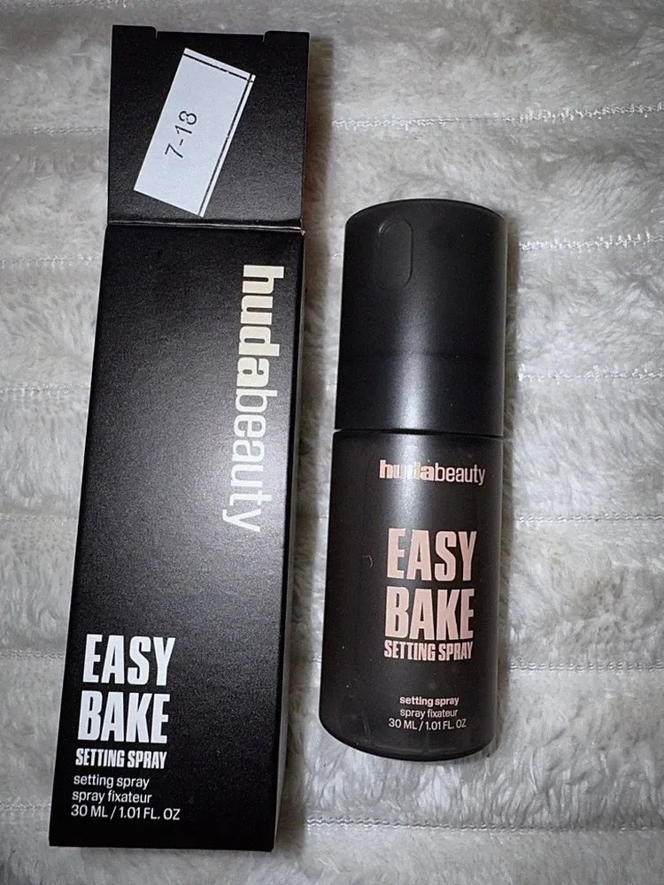Huda Beauty Easy Bake Setting Spray Alcohol-Free Buildable Blur Travel 1.01 oz